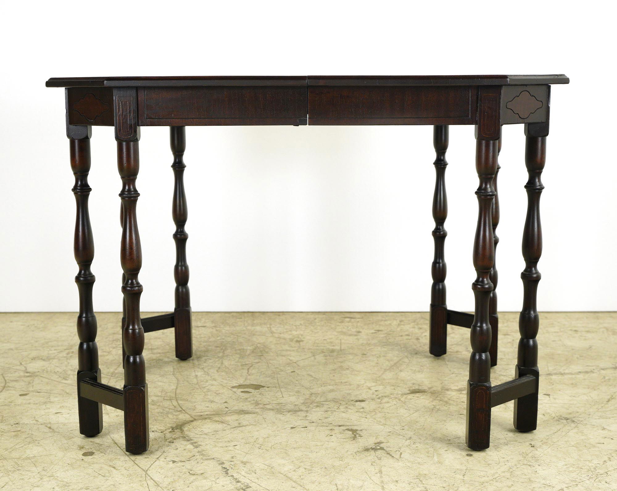 Dark Stained Mahogany Spindle Legs Dining Table