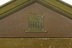 Plaques & Plates - Q286462