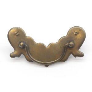 Traditional bail drawer pull with a vintage brass patina and curved handle.