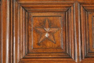 Armoires & Vitrines for Sale - R290280 Armoires & Vitrines for Sale - R290280