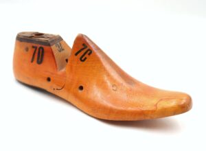 Exclusives - 1950s 7C Wood Shoe Form Last