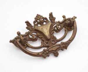 Cabinet & Furniture Pulls - Victorian Style 4.125 in. Brass Bail Dresser Pull
