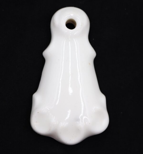 Keyhole Covers - Antique Acanthus Leaf White Ceramic Keyhole Draft Cover