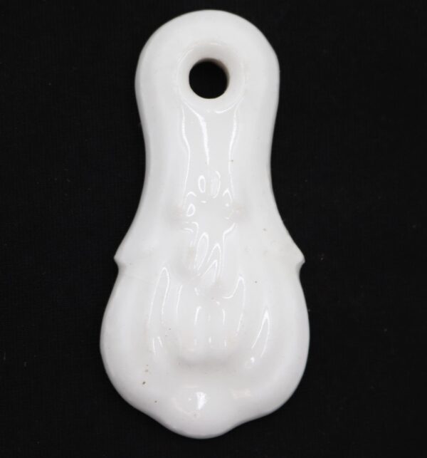 Keyhole Covers - Antique White Ceramic Acanthus Leaf Keyhole Draft Cover